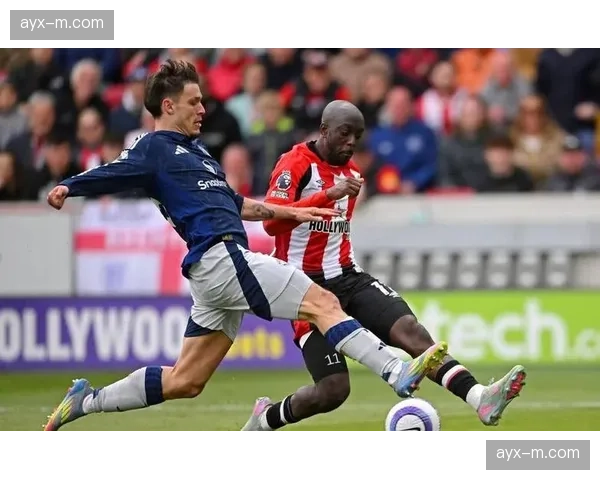 终场哨响，布伦特福德保级关键战后全队相拥庆祝